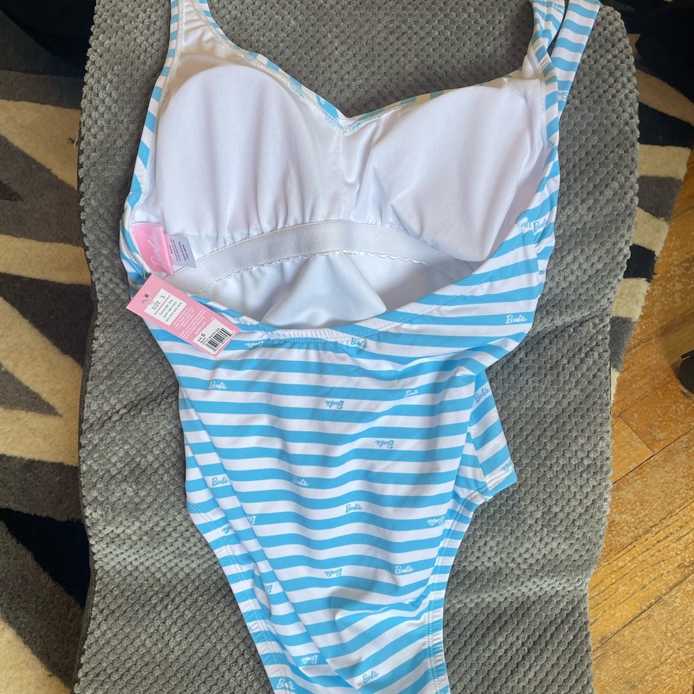 Barbie new with tags swimsuit - Picture 4 of 4